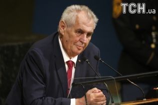 Пропутинский президент Чехии призвал Совет ЕС отменить санкции против России