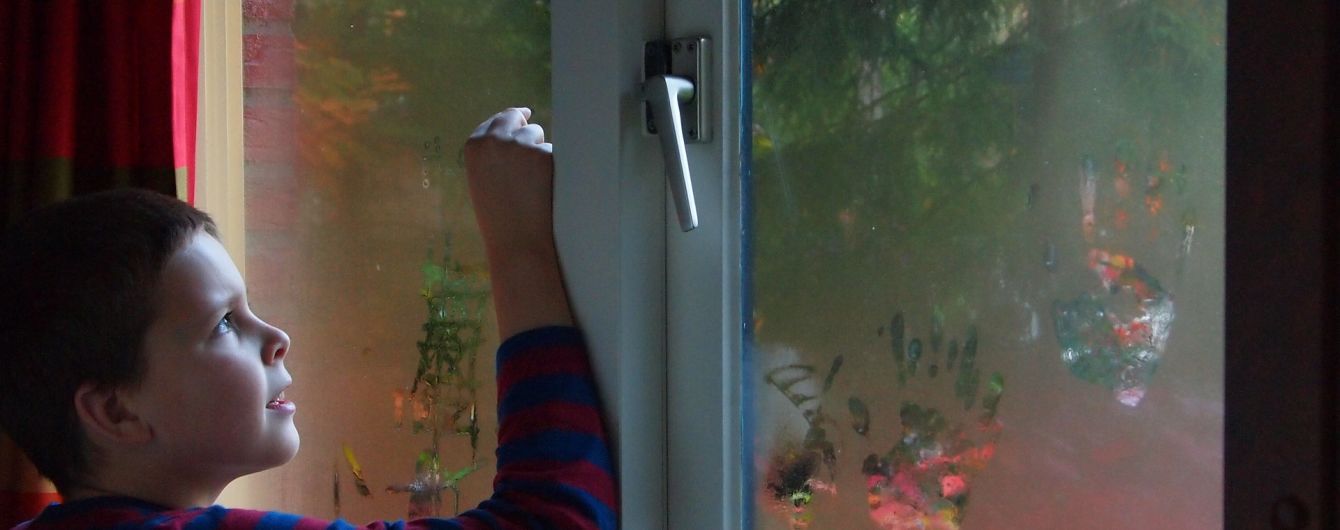 В Тернополе 8-летний мальчик спас квартиру от грабителей