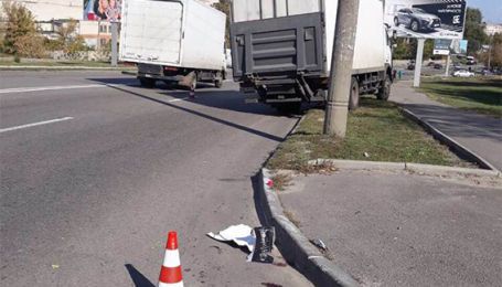 В Днепре грузовик сбил людей на пешеходном переходе, есть погибшие