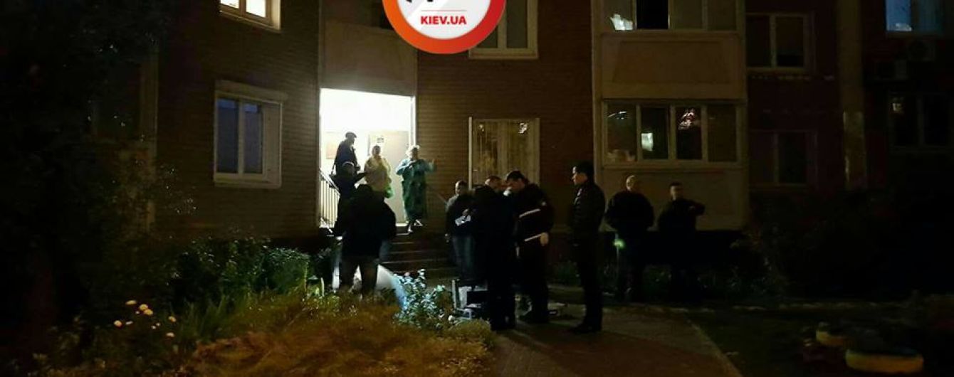 У Києві чоловік випав з 16-го поверху
