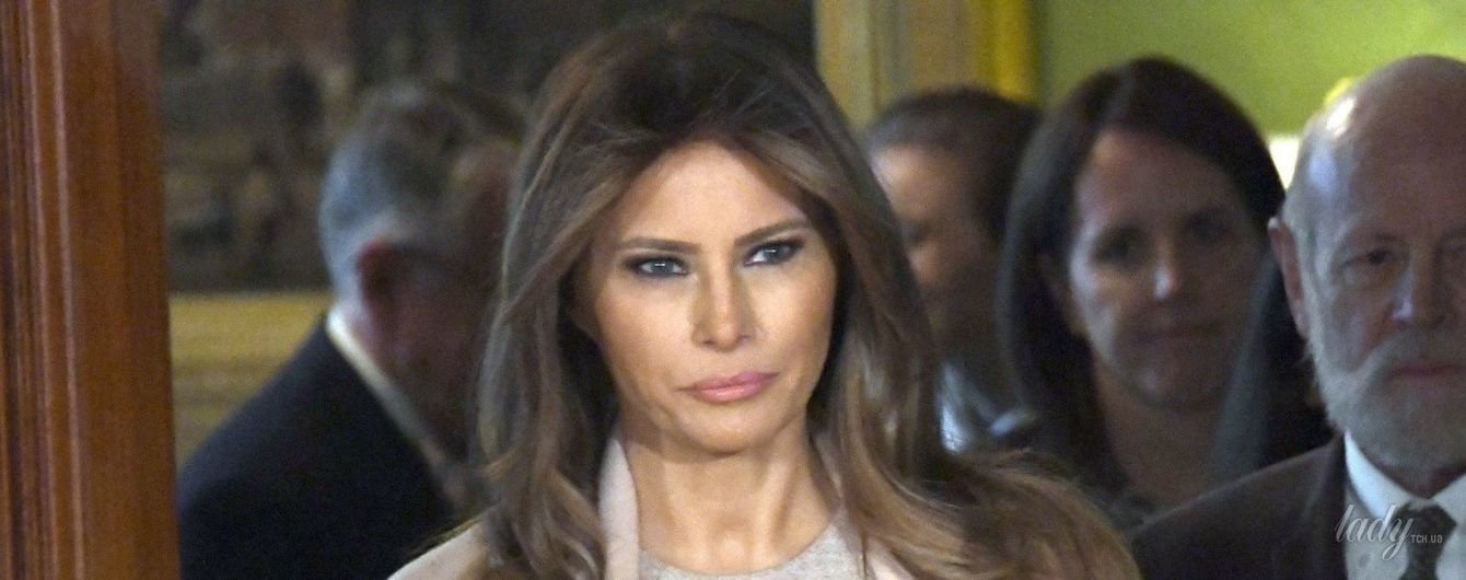 В пудровом пальто и скромном платье: нежный образ Мелания Трамп в Белом доме