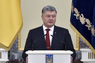 Порошенко подписал закон о приветствии "Слава Украине" в ВСУ