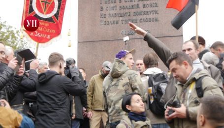 В Киеве задержали мужчину, который "зиговал" во время выкриков "Украина превыше всего"