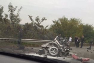 Моторошна ДТП на трасі Київ - Чоп: "вісімку" розірвало навпіл, а Fiat відкинуло за відбійник
