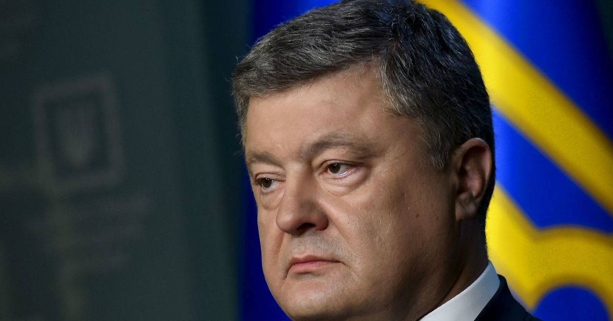 Порошенко назвал две темы, на которые говорил по телефону с Путиным
