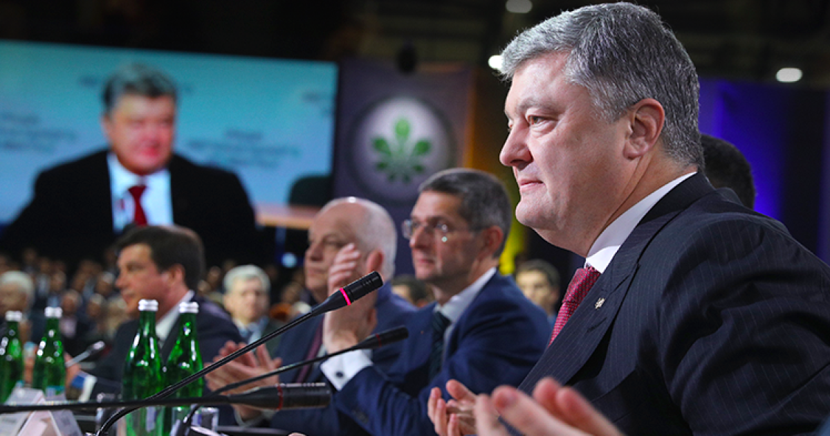 "Зрадофілам" хоч тризуб над Кремлем постав - скажуть, що криво" – Порошенко