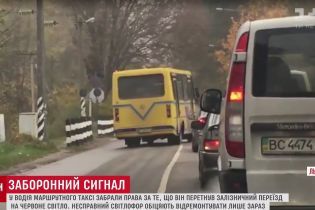 Половина водителей нарушают правила переезда железной дороги: эксперимент ТСН