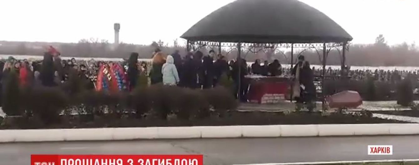 Шестую жертву ДТП в Харькове хоронят в свадебном платье