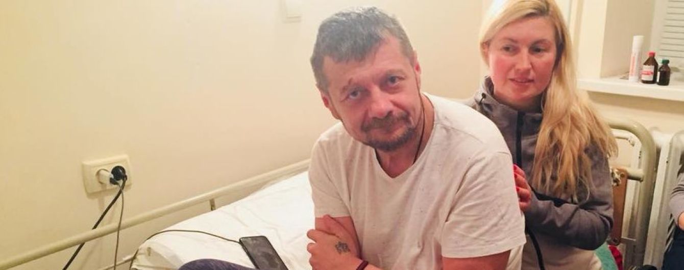 "В нозі сидять ще п’ять осколків". Мосійчук розповів про безсонну ніч в лікарні