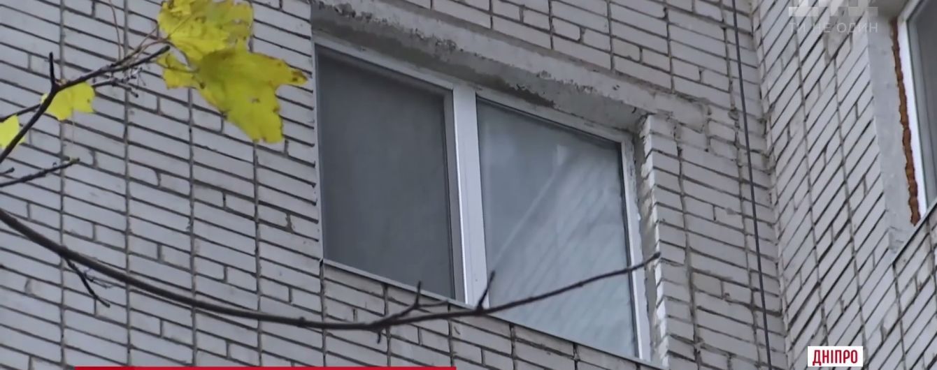 Батько викинув з вікна дитину на Харківщині через поганий сон