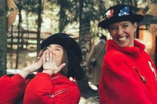 Катерина Осадча та Марія Яремчук запалили з гуцулами у Карпатах
