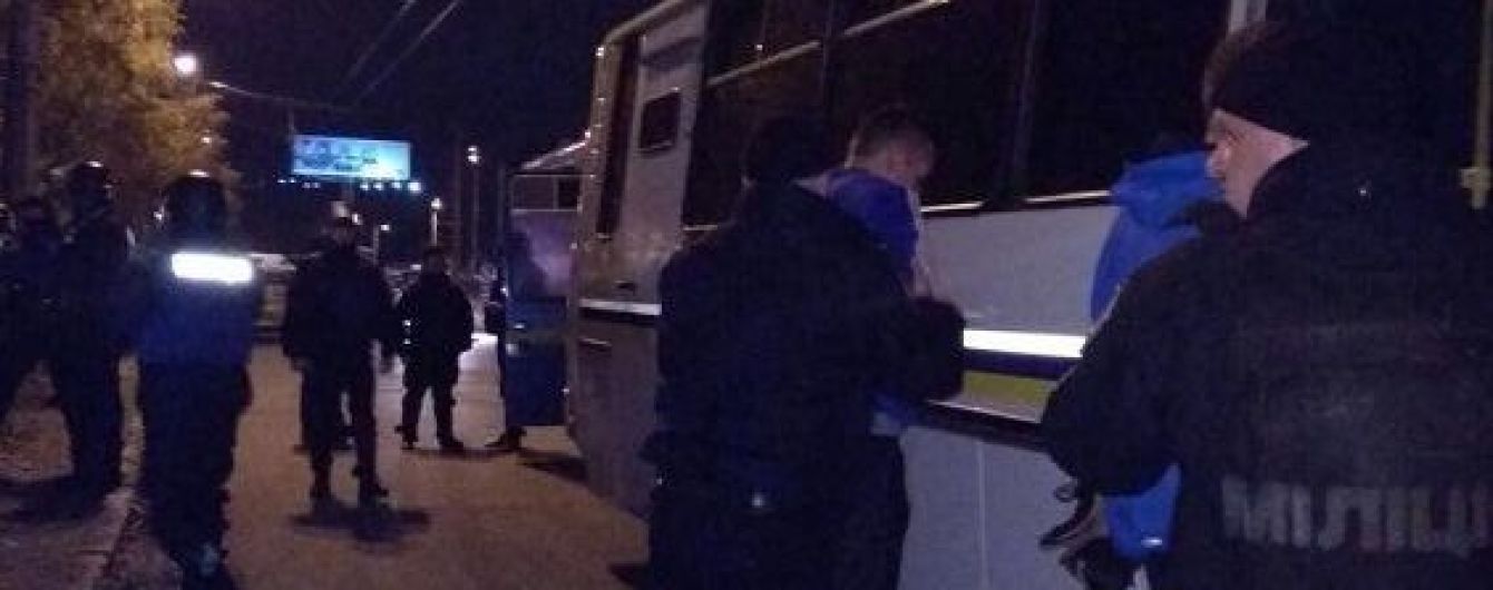 У масовій бійці фанатів у Києві постраждали троє осіб, поліція відкрила кримінальне провадження