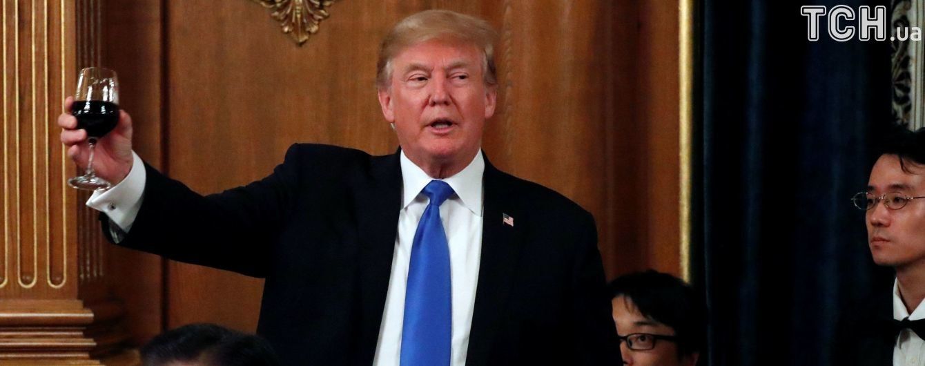 Массовое караоке на iPhone X и возмущение обедом Трампа в Японии. Тренды Сети