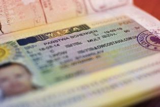 Польша существенно увеличит количество рабочих виз для украинцев