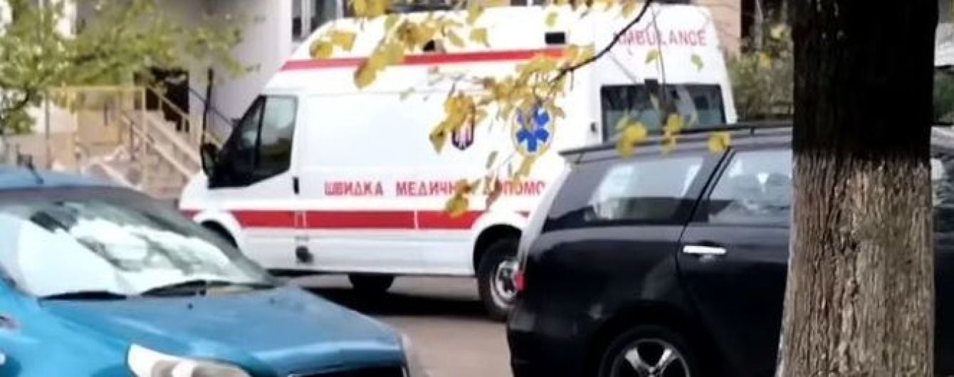 В Киеве из окна 14-го этажа из-за неразделенной любви выпрыгнула девушка