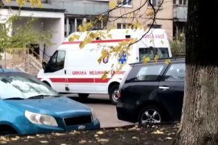 В Киеве из окна 14-го этажа из-за неразделенной любви выпрыгнула девушка