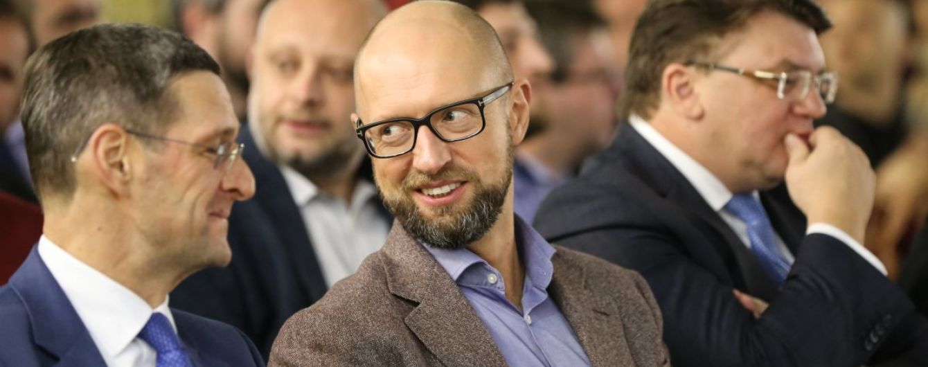 "Нам есть что сказать". Яценюк объявил о походе "Народного фронта" на выборы