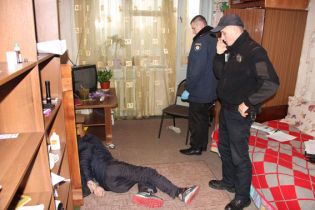 В Чернигове копы задержали серийного вора в квартире, которую он хотел ограбить