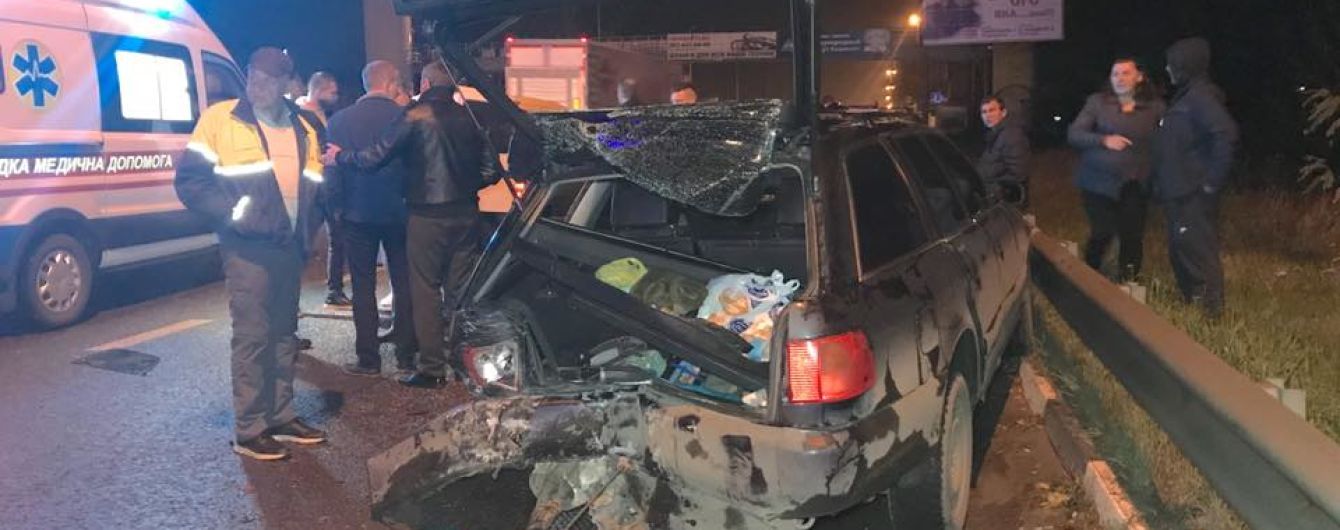 У Києві Daewoo розчавив чотирьох людей, які штовхали свою машину на заправку
