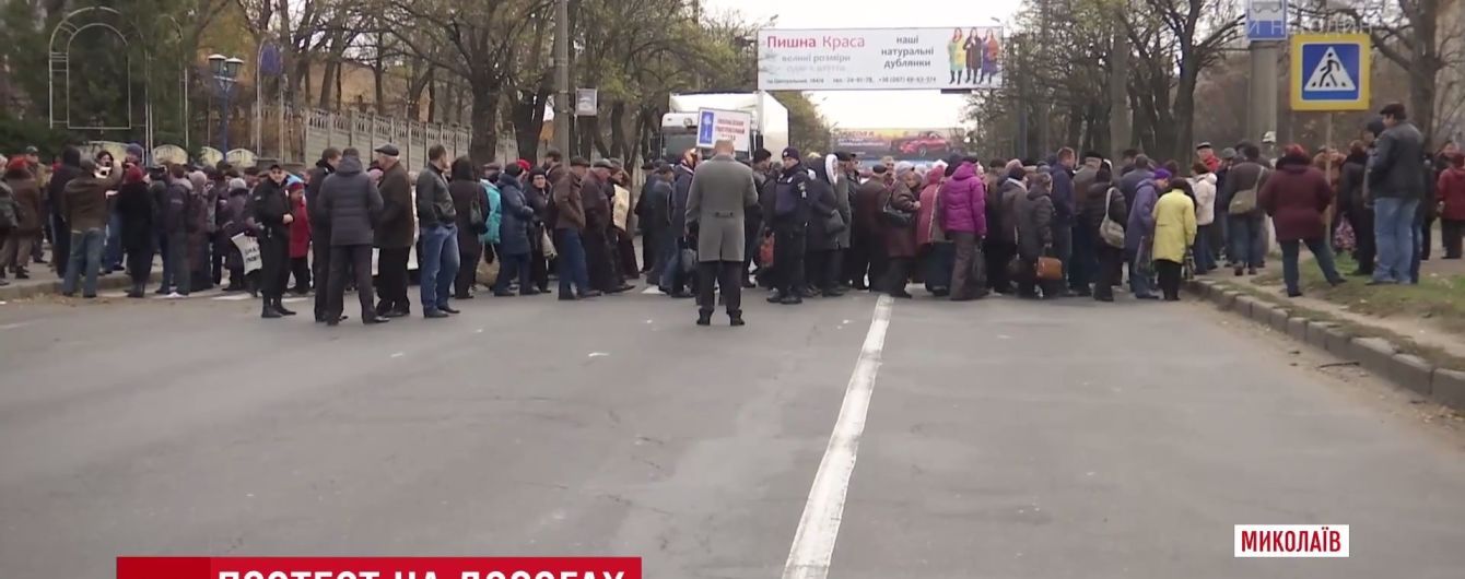 Три роки без зарплати: у Миколаєві суднобудівники у відчаї перекрили трасу