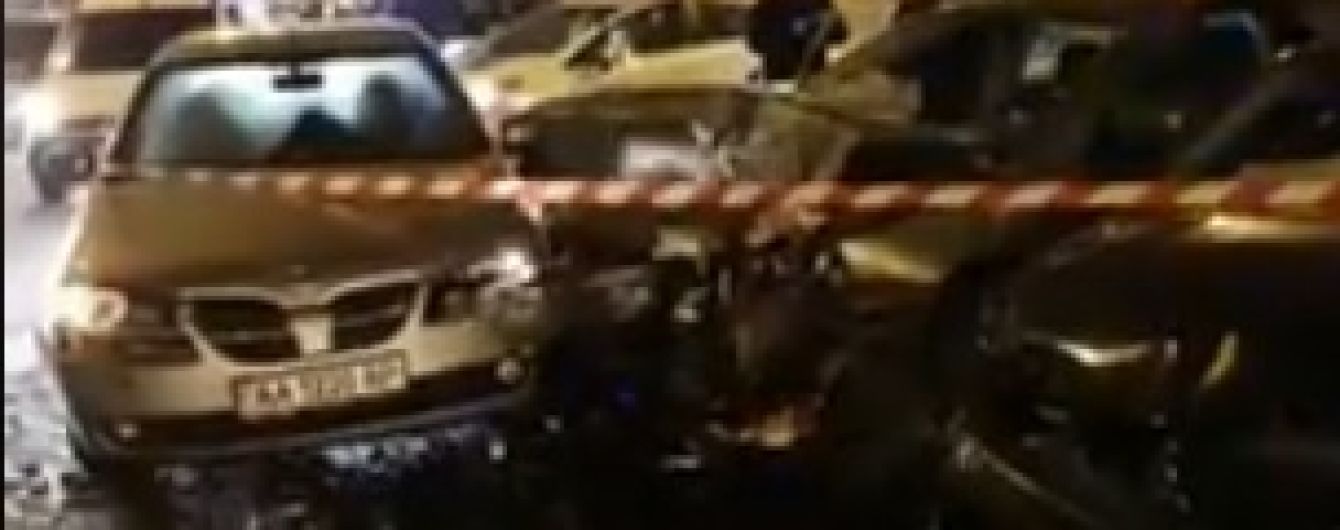 У Києві через масштабну аварію з п'ятьма легковиками утворилися автомобільні затори