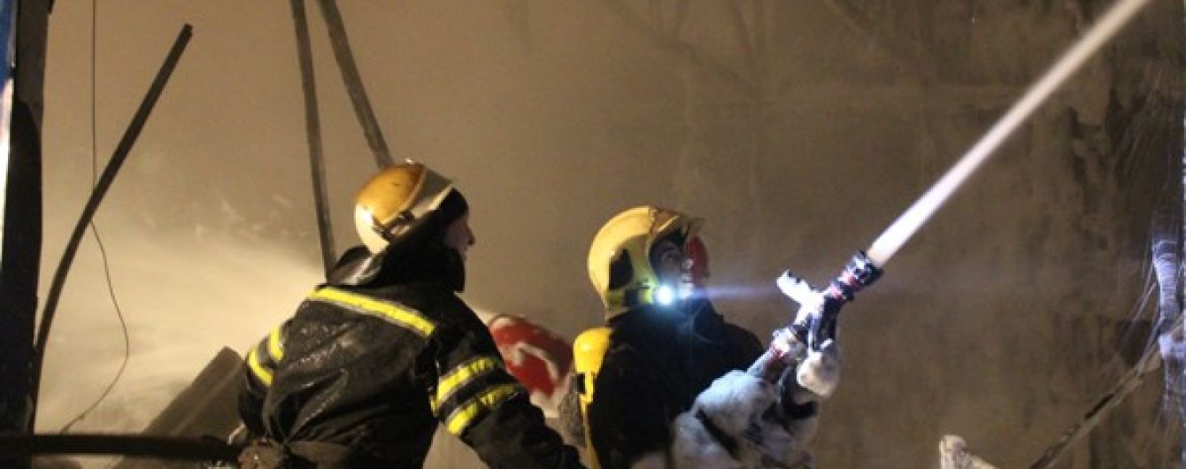 На ліквідації пожежі в Дніпрі постраждали троє рятувальників