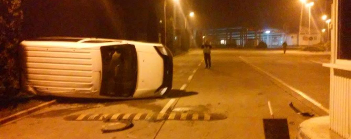 П’яний водій-порушник кордону погодився відшкодувати збитки за трощу на КПП