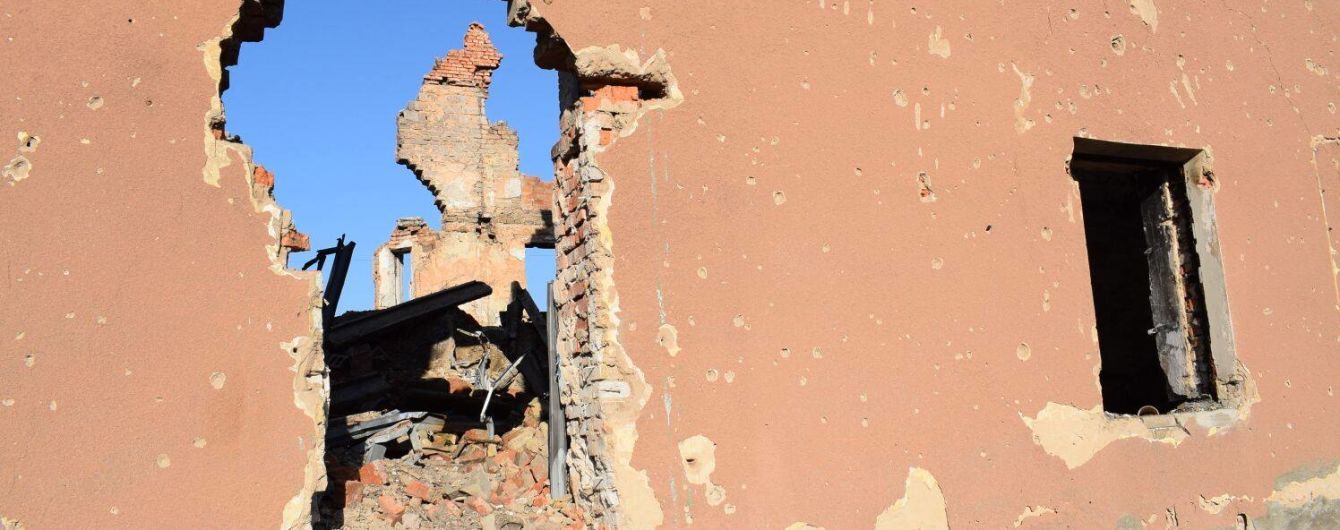64 обстріли бойовиків, у тому числі із танків, і п'ятеро травмованих українських військових. Хроніка АТО