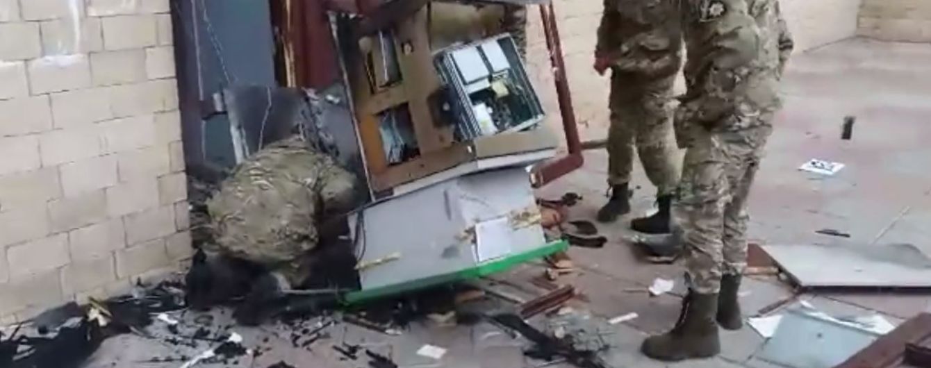 Під Харковом невідомі напали на охоронницю будинку культури і підірвали банкомат