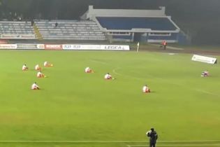 Сербські футболісти влаштували сидячий протест під час гри чемпіонату країни