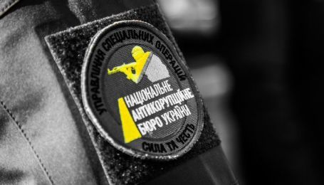 В агентів НАБУ проводять обшуки через спробу дати хабар керівництву міграційної служби