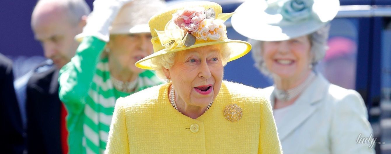 В оттенках желтого: яркие выходы 91-летней королевы Елизаветы II