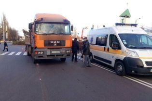 У Кременчуці вантажівка переїхала пенсіонерку на пішохідному переході