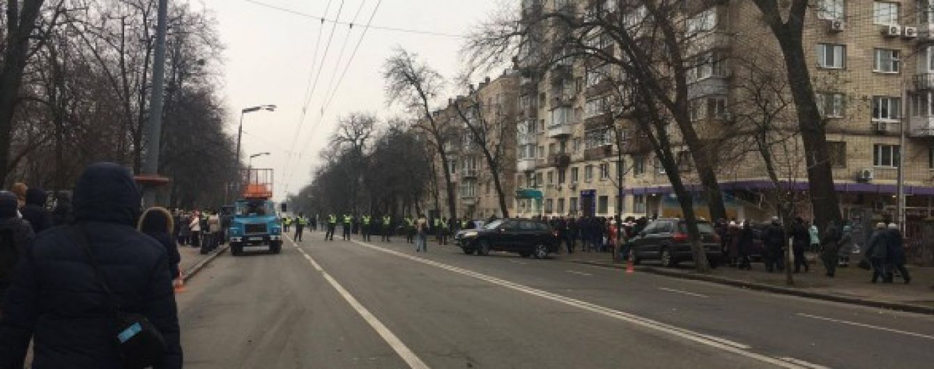 У центрі Києва перекрили дорогу через пам'ятні заходи