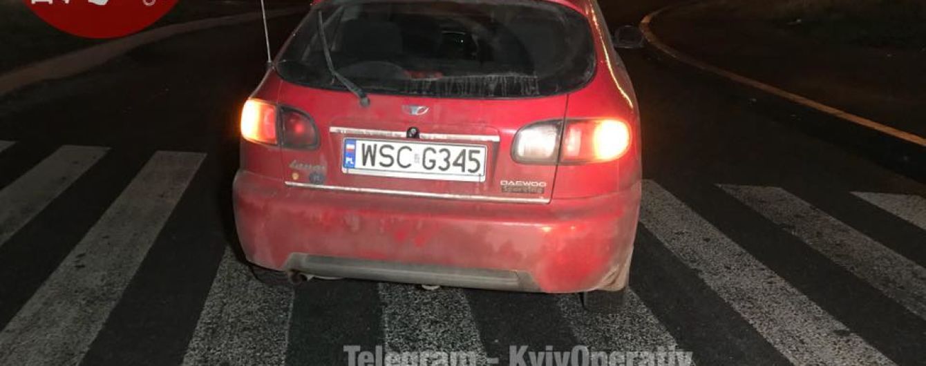 Daewoo на "евробляхах" сбил женщину с двумя детьми