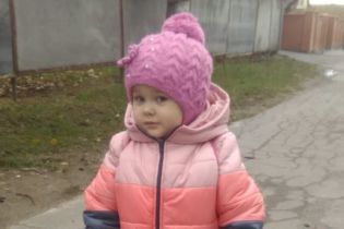 Допоможіть Насті почути голос мами і сказати свої перші слова