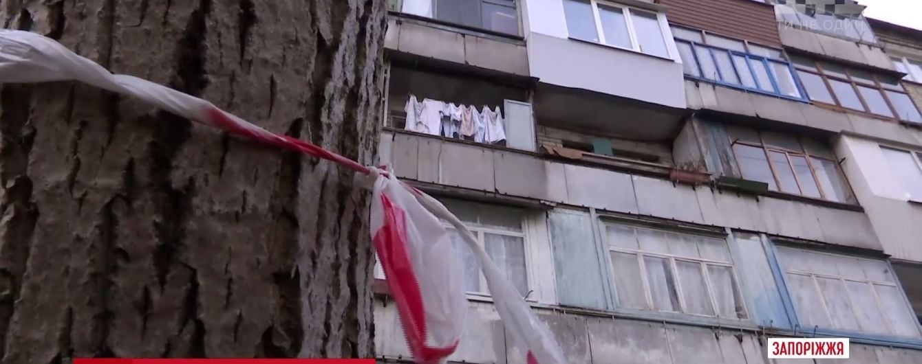 Стали відомі подробиці стану немовляти, яке п’яна жінка викинула з третього поверху в Запоріжжі