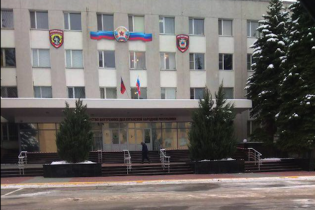 В окупованому Луганську на адмінбудівлі розвісили прапори Росії