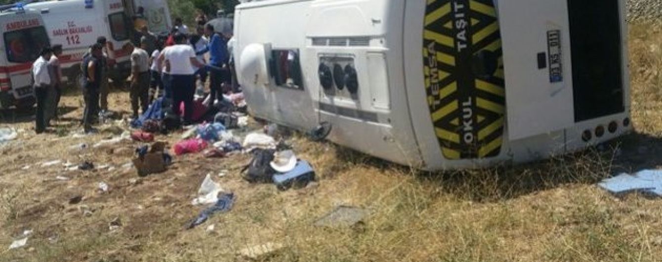 У Тунісі автобус із туристами потрапив в аварію: півсотні пасажирів отримали травми
