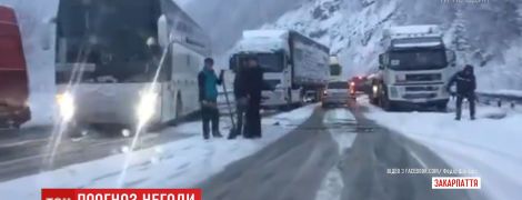 В Карпатах сохраняется опасность схода новых лавин
