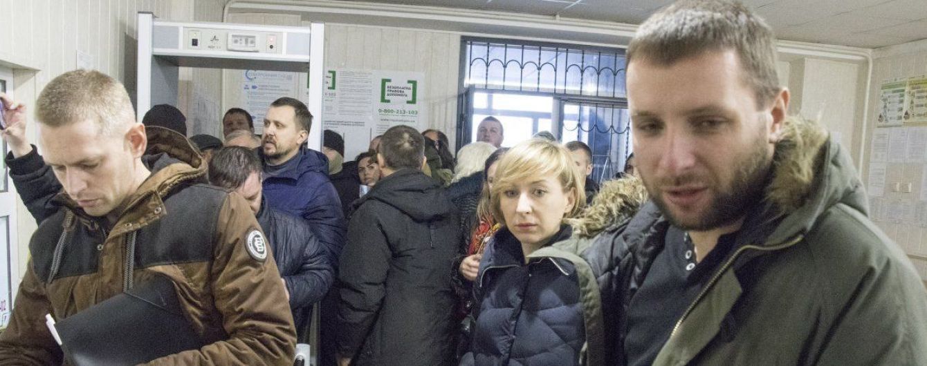 Парасюк у суді вдарив поліцейського