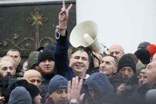 Сторонники вытащили Саакашвили из машины СБУ