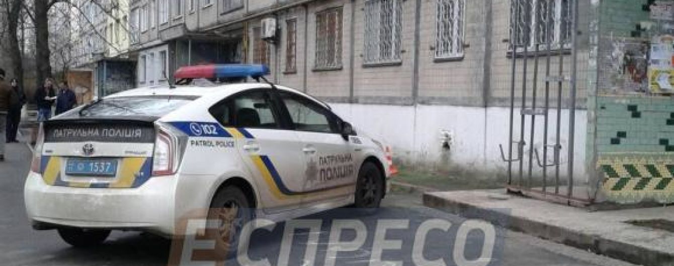 В Киеве 80-летний мужчина упал с многоэтажки и разбился насмерть