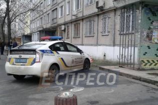 В Киеве 80-летний мужчина упал с многоэтажки и разбился насмерть