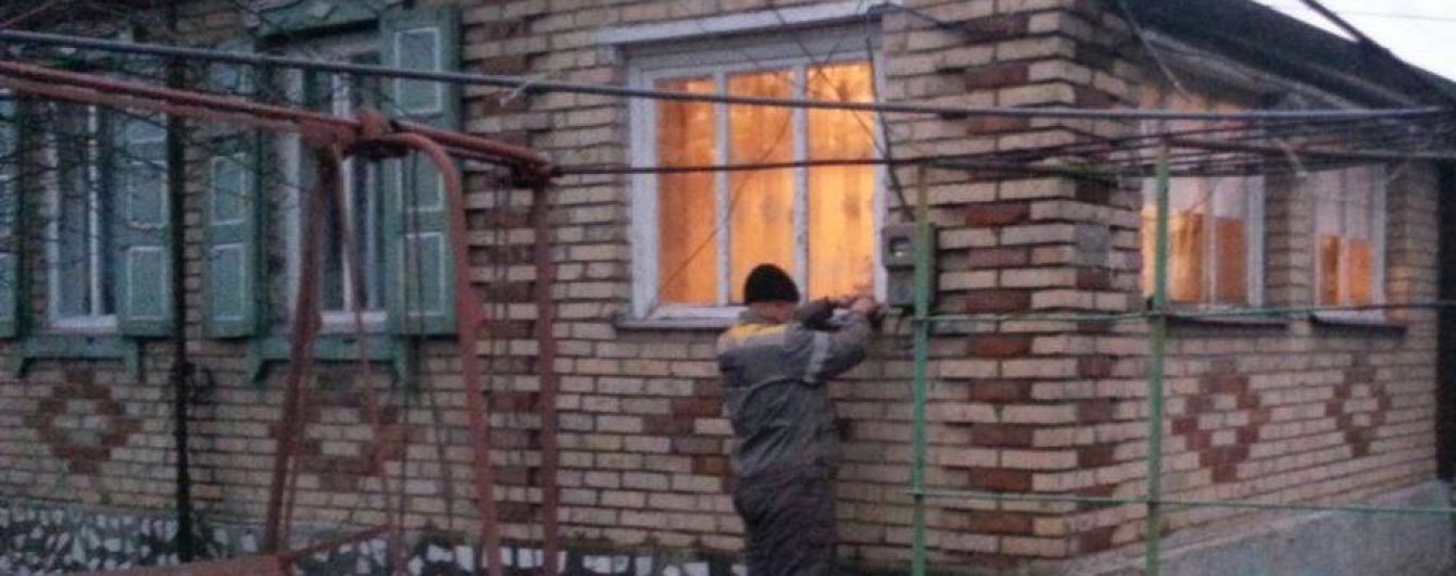 Попри постійні обстріли останні з жителів Гладосового і Травневого не хочуть їхати із своїх сіл