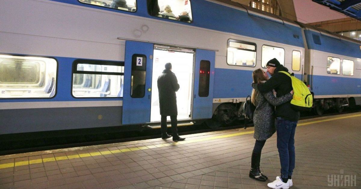 На рождественско-новогодние праздники "Укрзализныця" назначит 34 дополнительных поезда. Полный перечень