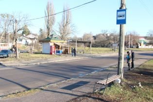 В Житомире авто протаранило остановку и наехало на людей, среди пострадавших есть ребенок