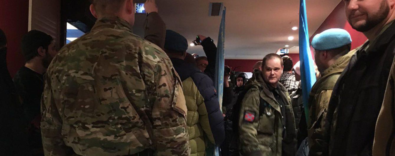 В России сторонники боевиков "ЛДНР" сорвали показ фильма о войне на Донбассе