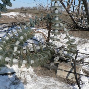 В Крыму из-за снежной непогоды почти 100 тысяч человек остались без света