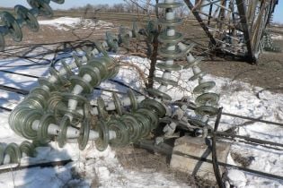 У Криму через снігову негоду майже 100 тисяч людей залишились без світла